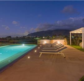 4 bedroom villa with infinity pool, Alcamo, sleeps 6-8